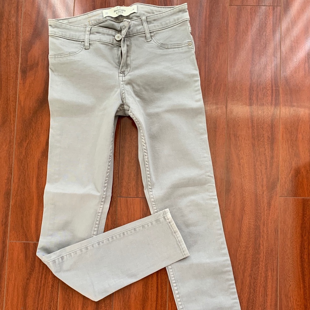 Abercrombie and fitch light gray women jeans